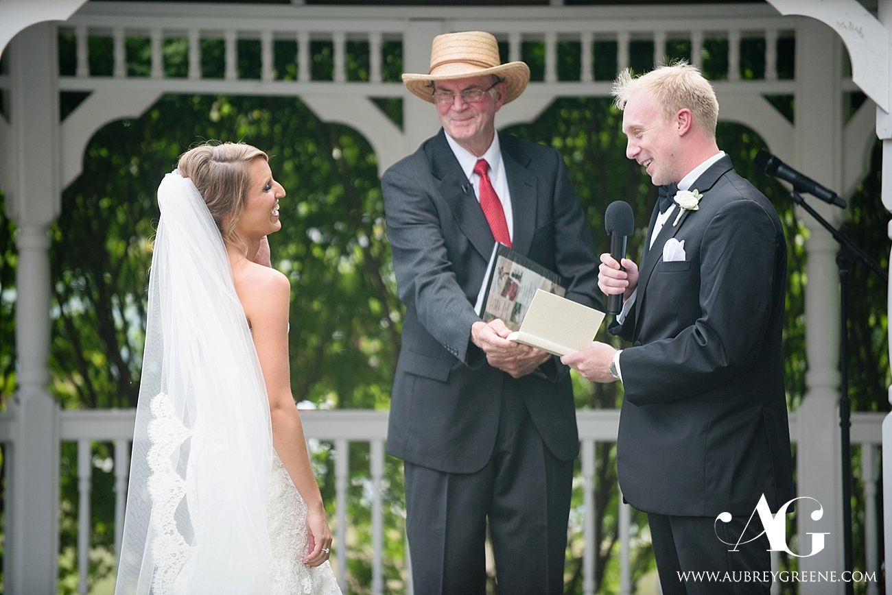 the red barn at outlook farm, south berwick, maine, portsmouth, new hampshire, new england wedding photographer