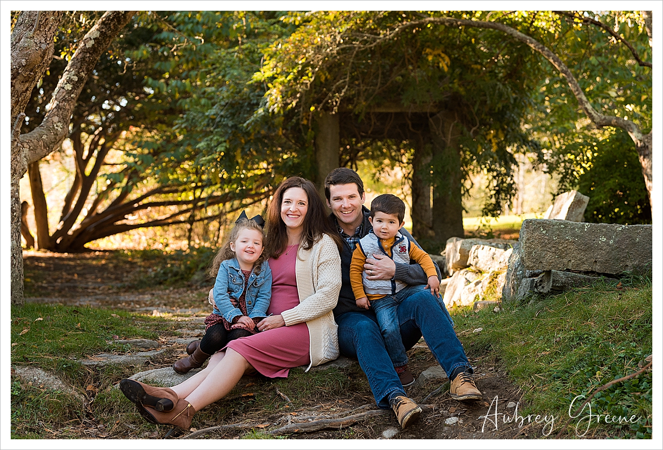 Borderland Family Maternity Pictures